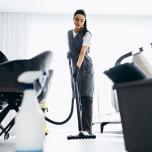 Come lavorare in un’azienda di pulizie: ruoli e competenze 