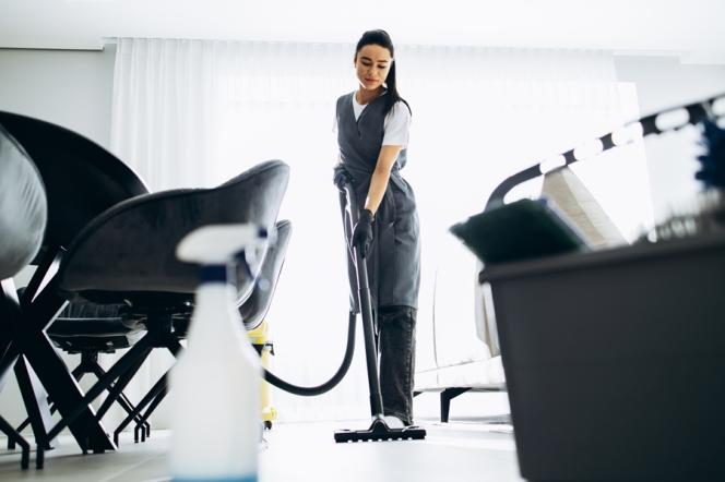 Come lavorare in un’azienda di pulizie: ruoli e competenze 